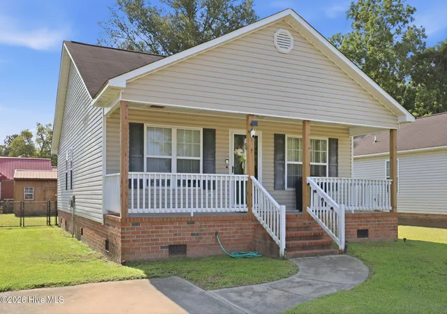Photo 2 of Single family home for sale at 311 Fleming St, Washington, NC 27889 | MLS# 100598572 | Listing updated on 2026-09-10