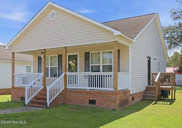 Photo 3 of Single family home for sale at 311 Fleming St, Washington, NC 27889 | MLS# 100598572 | Listing updated on 2026-09-10