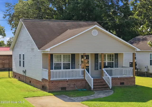 Photo 3 of Single family home for sale at 311 Fleming St, Washington, NC 27889 | MLS# 100598572 | Listing updated on 2026-09-10