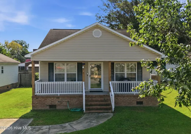 Photo 4 of Single family home for sale at 311 Fleming St, Washington, NC 27889 | MLS# 100598572 | Listing updated on 2026-09-10