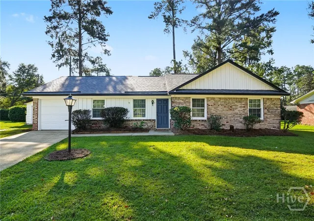 Single family home for sale at 6 E Stillwood Cir, Savannah, GA 31419 | MLS# SA366493