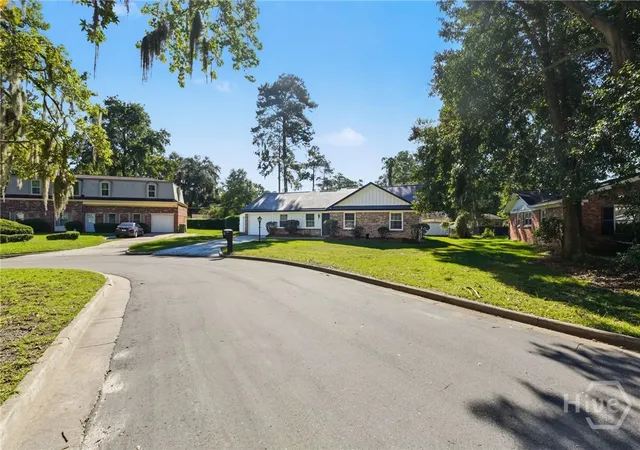 Photo 3 of Single family home for sale at 6 E Stillwood Cir, Savannah, GA 31419 | MLS# SA366493 | Listing updated on 2026-10-23