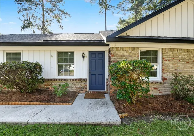 Photo 4 of Single family home for sale at 6 E Stillwood Cir, Savannah, GA 31419 | MLS# SA366493 | Listing updated on 2026-10-23