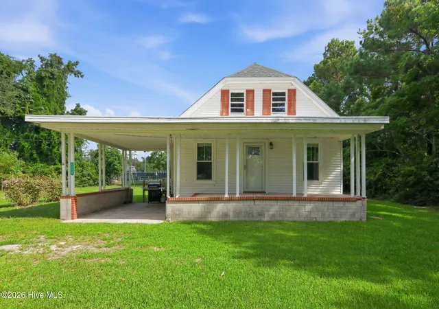 Photo 2 of Single family home for sale at 1112 Wilson Ave, Morehead City, NC 28557 | MLS# 100601712 | Listing updated on 2026-09-05
