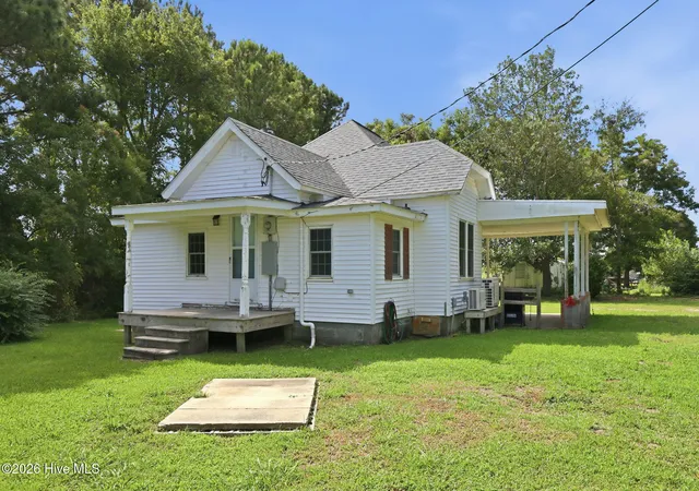 Photo 4 of Single family home for sale at 1112 Wilson Ave, Morehead City, NC 28557 | MLS# 100601712 | Listing updated on 2026-09-05
