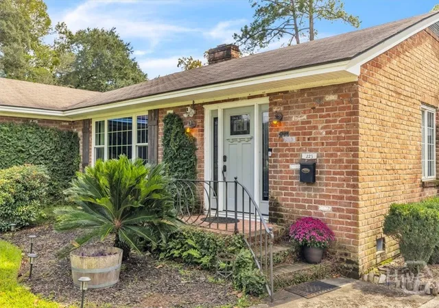 Photo 1 of Single family home for sale at 223 E 64th Street, Savannah, GA 31405 | MLS# SA363541 | Listing updated on 2026-09-12