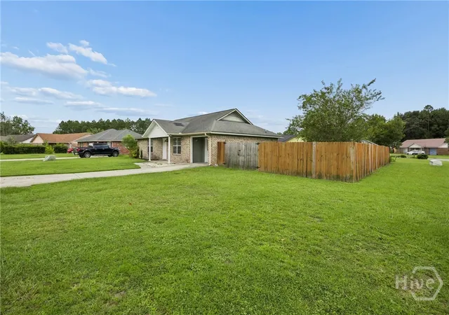 Photo 3 of Single family home for sale at 1027 Barley Dr, Hinesville, GA 31313 | MLS# SA362355 | Listing updated on 2026-09-17
