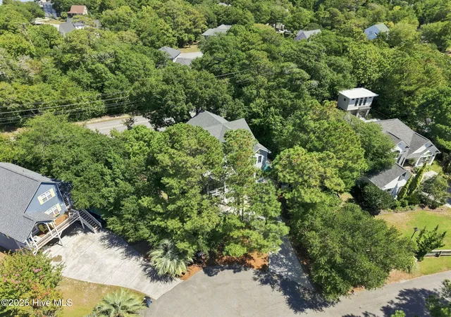 Photo 3 of Single family home for sale at 9808 Outrigger Ct, Emerald Isle, NC 28594 | MLS# 100603000 | Listing updated on 2026-09-11