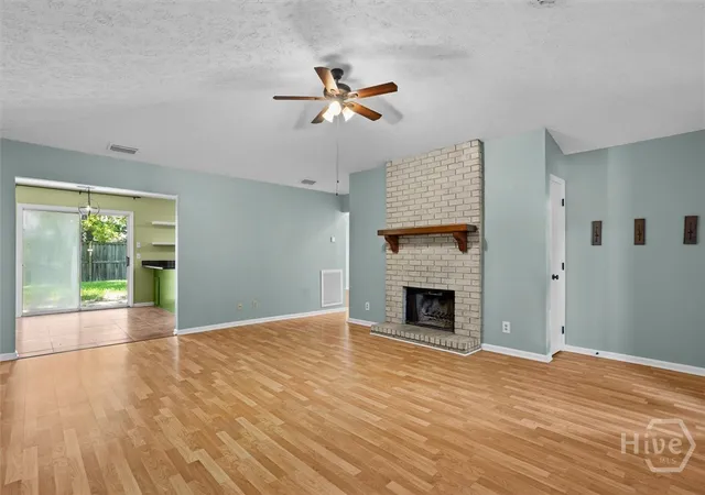 Photo 3 of Single family home for sale at 27 Jack Snipe Ct E, Richmond Hill, GA 31324 | MLS# SA363672 | Listing updated on 2026-09-04
