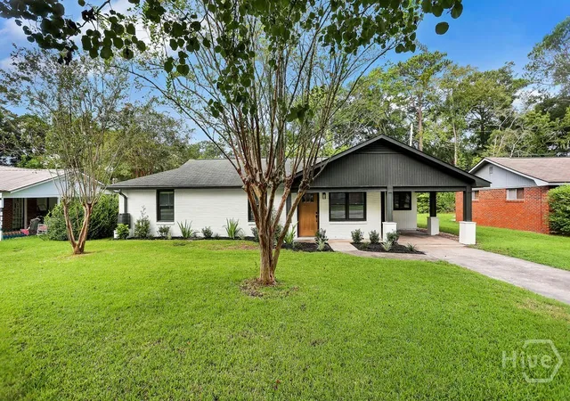Photo 3 of Single family home for sale at 109 Bowman Ave, Savannah, GA 31408 | MLS# SA363798 | Listing updated on 2026-09-02