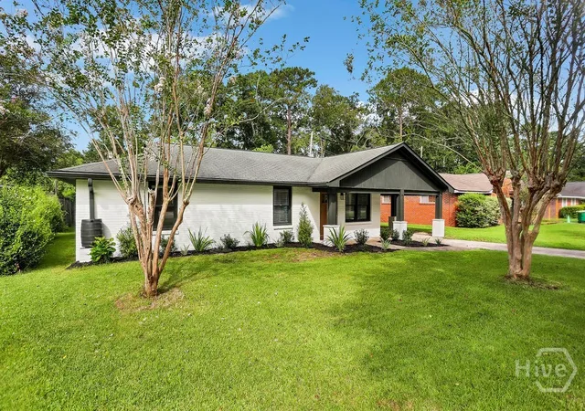Photo 4 of Single family home for sale at 109 Bowman Ave, Savannah, GA 31408 | MLS# SA363798 | Listing updated on 2026-09-02