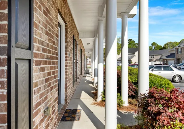 Photo 4 of Townhouse for sale at 17 Reese Way, Savannah, GA 31419 | MLS# SA352840 | Listing updated on 2026-09-13