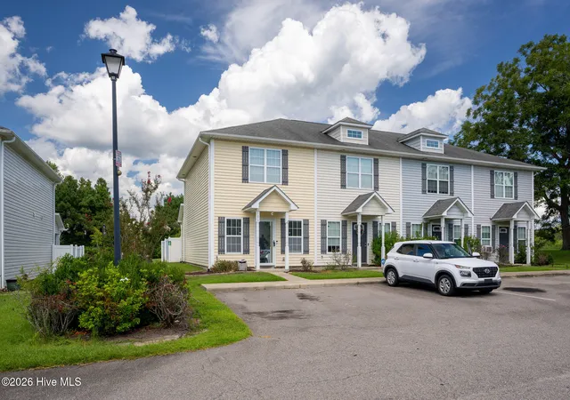 Photo 2 of Townhouse for sale at 106 Parrot Landing Dr, Hubert, NC 28539 | MLS# 100603511 | Listing updated on 2026-09-14