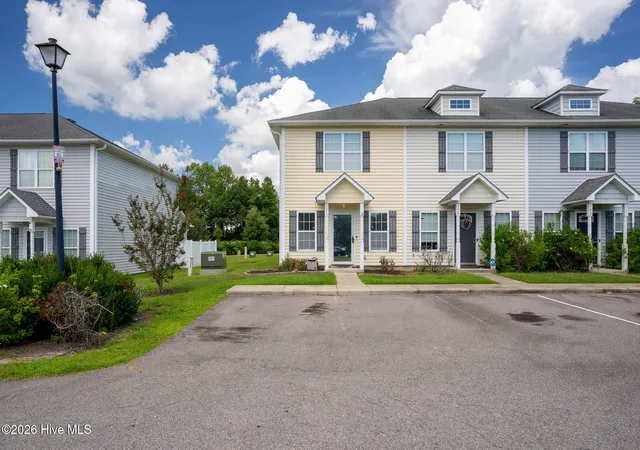 Photo 3 of Townhouse for sale at 106 Parrot Landing Dr, Hubert, NC 28539 | MLS# 100603511 | Listing updated on 2026-09-14