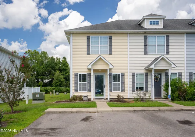 Photo 3 of Townhouse for sale at 106 Parrot Landing Dr, Hubert, NC 28539 | MLS# 100603511 | Listing updated on 2026-09-14