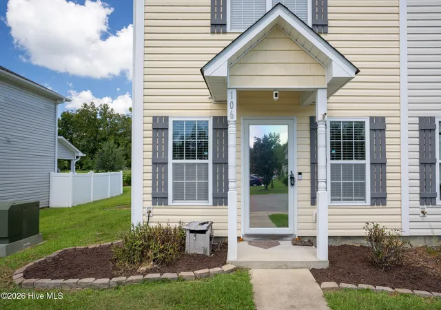 Photo 4 of Townhouse for sale at 106 Parrot Landing Dr, Hubert, NC 28539 | MLS# 100603511 | Listing updated on 2026-09-14
