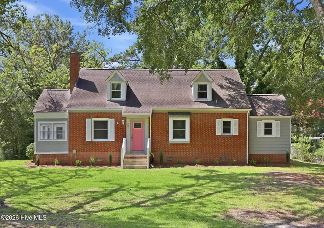 Photo 1 of Single family home for sale at 301 W 15th Street, Washington, NC 27889 | MLS# 100600463 | Listing updated on 2026-09-17