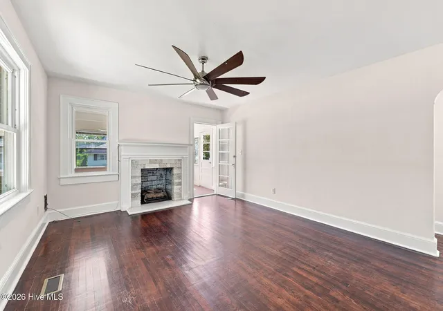 Photo 3 of Single family home for sale at 301 W 15th Street, Washington, NC 27889 | MLS# 100600463 | Listing updated on 2026-09-17