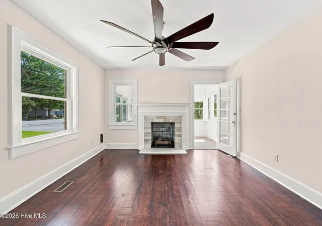 Photo 4 of Single family home for sale at 301 W 15th Street, Washington, NC 27889 | MLS# 100600463 | Listing updated on 2026-09-17