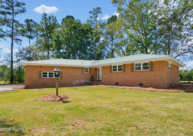 Photo 1 of Single family home for sale at 4635 Hallsboro Rd N, Clarkton, NC 28433 | MLS# 100608603 | Listing updated on 2026-10-19