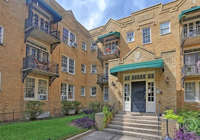 Photo 1 of Condo for sale at 210 E State St #16, Savannah, GA 31401 | MLS# SA362176 | Listing updated on 2026-09-09