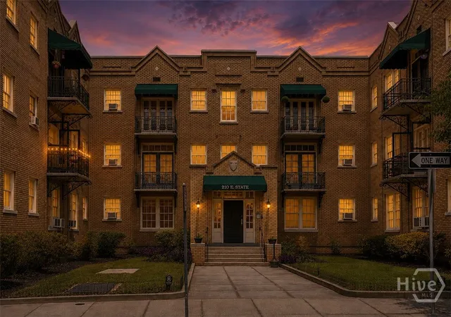 Listing Photo 2 - Condo for sale in building located at 210 E State St, Savannah, GA 31401 - Unit #16