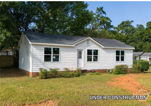 Single family home for sale at 107 Cleveland St, Elberton, GA 30635 | MLS# CL365061