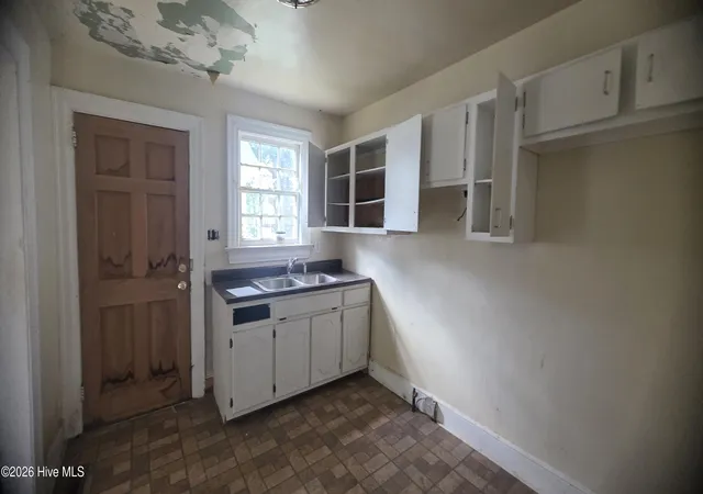 Listing Photo 4 - Condo for sale in building located at 404 High St, Rocky Mount, NC 27803