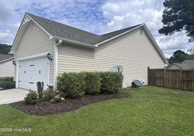Photo 4 of Single family home for sale at 1014 Winterberry Cir, Leland, NC 28451 | MLS# 100603098 | Listing updated on 2026-09-12