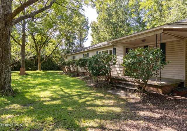 Photo 3 of Single family home for sale at 101 S Jackson Dr, Havelock, NC 28532 | MLS# 100602273 | Listing updated on 2026-09-30
