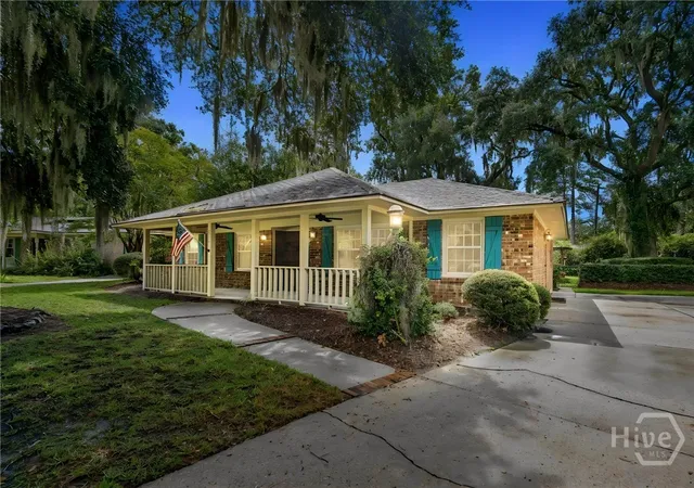 Photo 2 of Single family home for sale at 2421 Dolphin Dr, Savannah, GA 31406 | MLS# SA364276 | Listing updated on 2026-09-11
