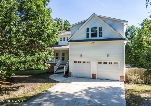 Photo 1 of Single family home for sale at 305 Hickory Ln, Hampstead, NC 28443 | MLS# 100601737 | Listing updated on 2026-09-14