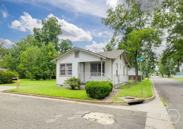 Photo 3 of Single family home for sale at 2119 Hobson Ave, Savannah, GA 31405 | MLS# SA365994 | Listing updated on 2026-10-07
