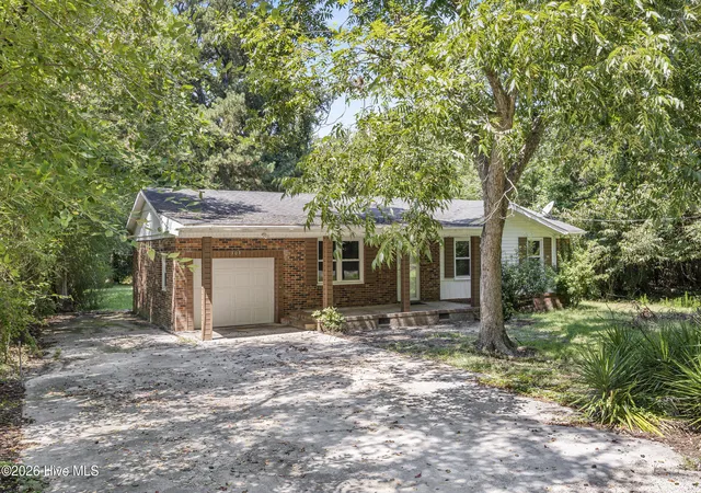 Photo 2 of Single family home for sale at 505 E Coston Rd, Burgaw, NC 28425 | MLS# 100601025 | Listing updated on 2026-09-14