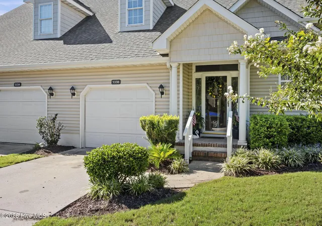 Listing Photo 2 - Condo for sale in building located at 533 Vlg Grn Dr, Morehead City, NC 28557 - Unit #B