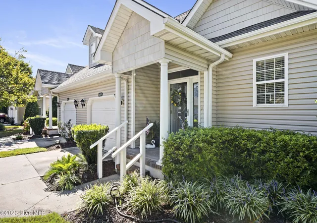 Listing Photo 3 - Condo for sale in building located at 533 Vlg Grn Dr, Morehead City, NC 28557 - Unit #B