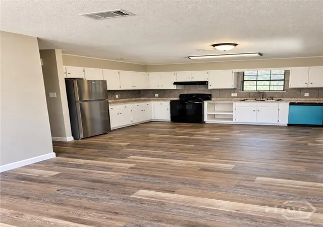 Photo 4 of Single family home for sale at 792 Wildwood Dr, Hinesville, GA 31313 | MLS# SA366290 | Listing updated on 2026-10-12