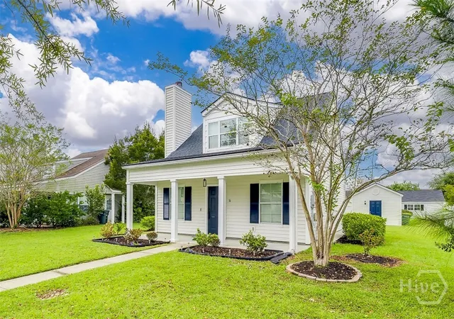 Photo 2 of Single family home for sale at 16 Fairgreen St, Savannah, GA 31407 | MLS# SA364504 | Listing updated on 2026-09-19