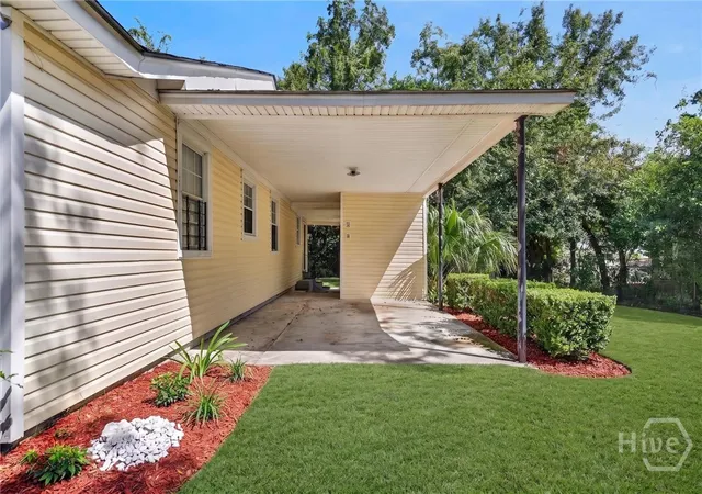 Photo 4 of Single family home for sale at 412 Lawton Ave, Savannah, GA 31404 | MLS# SA364053 | Listing updated on 2026-09-07