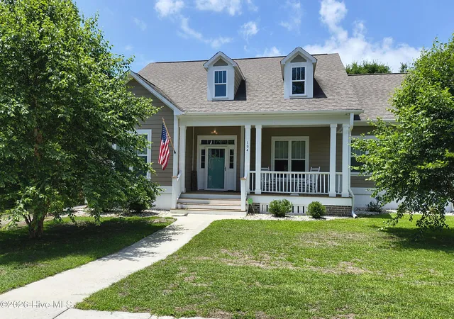Photo 2 of Single family home for sale at 104 Queens Harbor Dr, Swansboro, NC 28584 | MLS# 100601754 | Listing updated on 2026-09-06