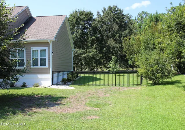 Photo 3 of Single family home for sale at 104 Queens Harbor Dr, Swansboro, NC 28584 | MLS# 100601754 | Listing updated on 2026-09-06