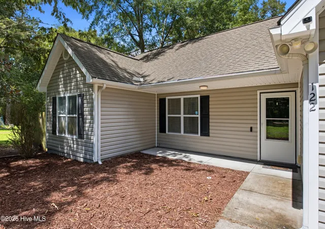 Photo 2 of Single family home for sale at 122 Pond View Ln, Hampstead, NC 28443 | MLS# 100598243 | Listing updated on 2026-09-20