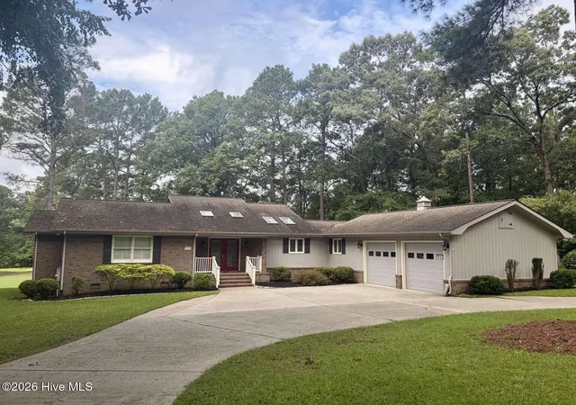 Photo 1 of Single family home for sale at 129 Quinn Dr, Kenansville, NC 28349 | MLS# 100602867 | Listing updated on 2026-09-11