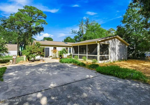 Photo 1 of Single family home for sale at 315 Ne 40th Street, Oak Island, NC 28465 | MLS# 100603123 | Listing updated on 2026-10-07