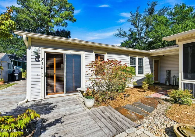 Photo 2 of Single family home for sale at 315 Ne 40th Street, Oak Island, NC 28465 | MLS# 100603123 | Listing updated on 2026-10-07