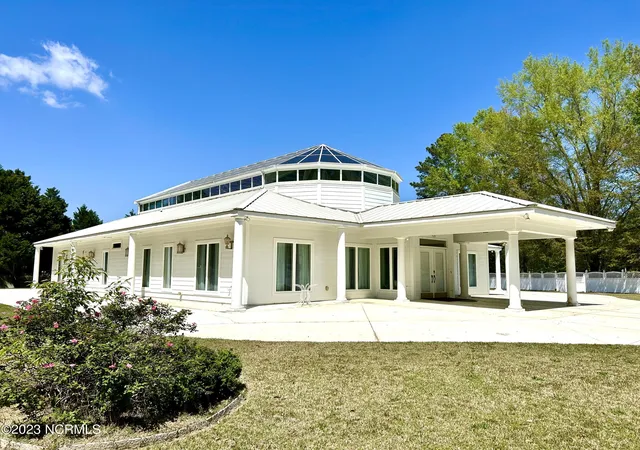 Photo 2 of Single family home for sale at 921 Gilchrist St, Laurinburg, NC 28352 | MLS# 100609403 | Listing updated on 2026-10-16