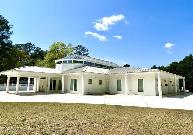 Photo 3 of Single family home for sale at 921 Gilchrist St, Laurinburg, NC 28352 | MLS# 100609403 | Listing updated on 2026-10-16