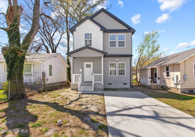 Photo 1 of Single family home for sale at 305 W Cypress St, Elizabeth City, NC 27909 | MLS# 100568828 | Listing updated on 2026-09-14