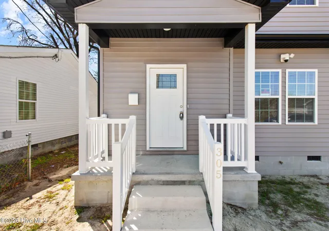 Photo 3 of Single family home for sale at 305 W Cypress St, Elizabeth City, NC 27909 | MLS# 100568828 | Listing updated on 2026-09-14