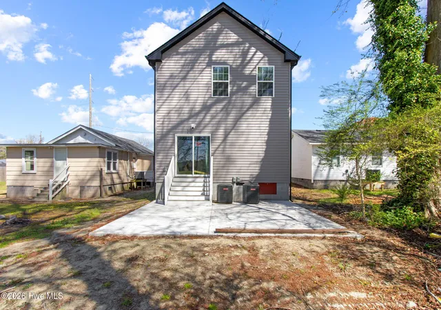 Photo 4 of Single family home for sale at 305 W Cypress St, Elizabeth City, NC 27909 | MLS# 100568828 | Listing updated on 2026-09-14